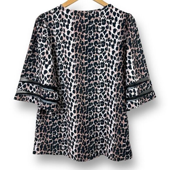 Boutique Women's M Oversized Flare Sleeve Vneck Tee Cheetah With Peekaboo Mesh - Picture 2 of 8